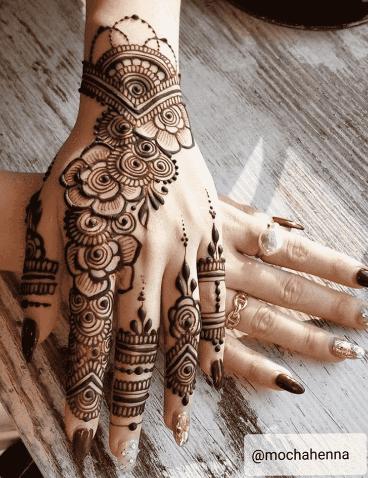Inviting Lucknow Henna Design