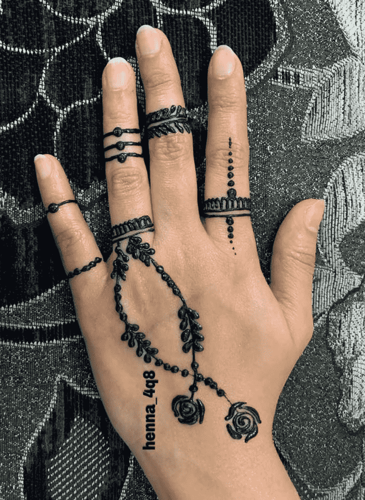 Lovely Lucknow Mehndi Design