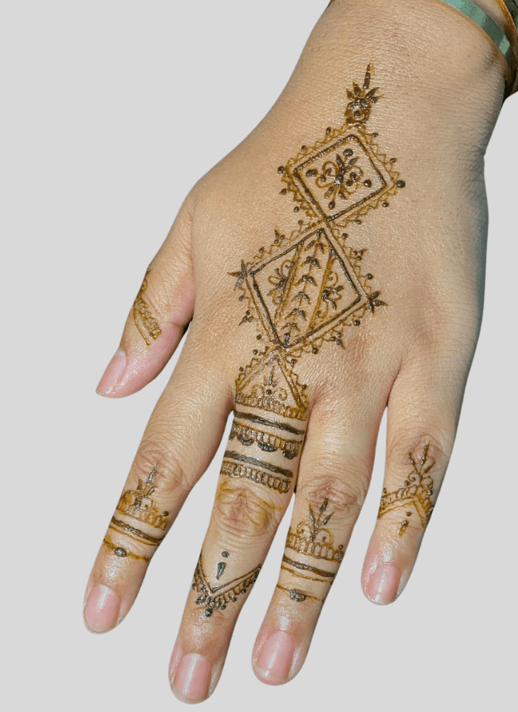 Graceful Personalized Henna Design