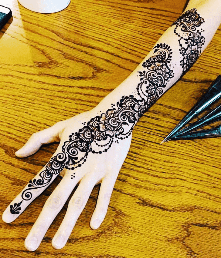 Comely Rishikesh Henna Design