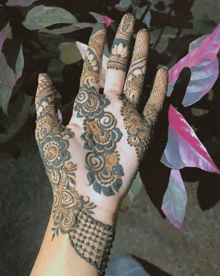 >Divine Roses Henna Design” class=”aligncenter” />
<h2>Roses Henna Design #17</h2>
<img decoding=