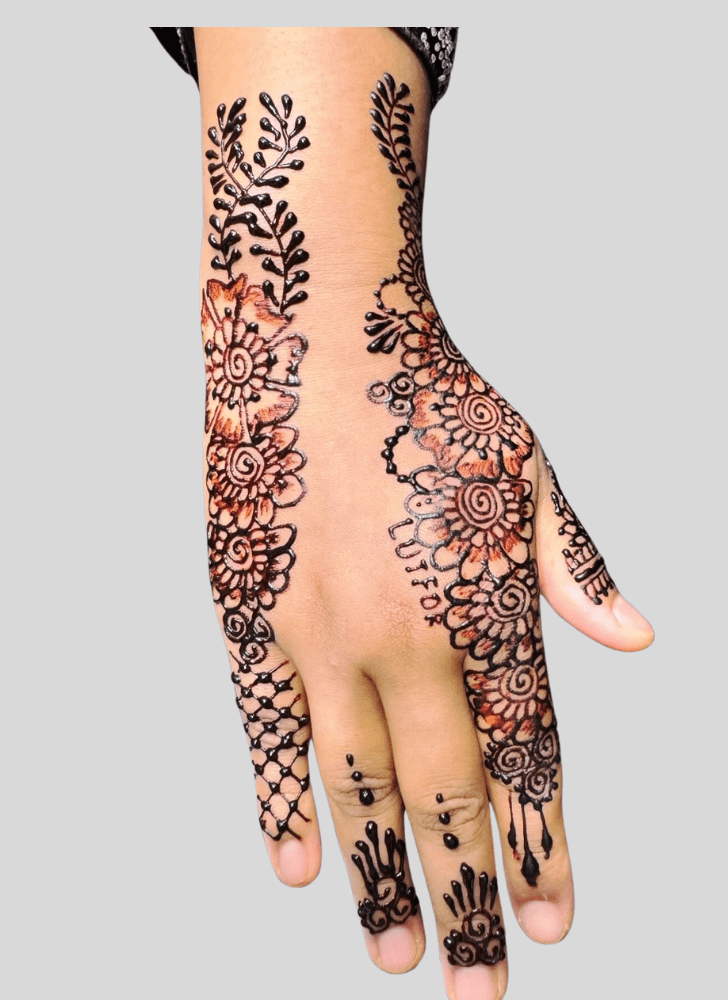Resplendent Trendy Henna Design
