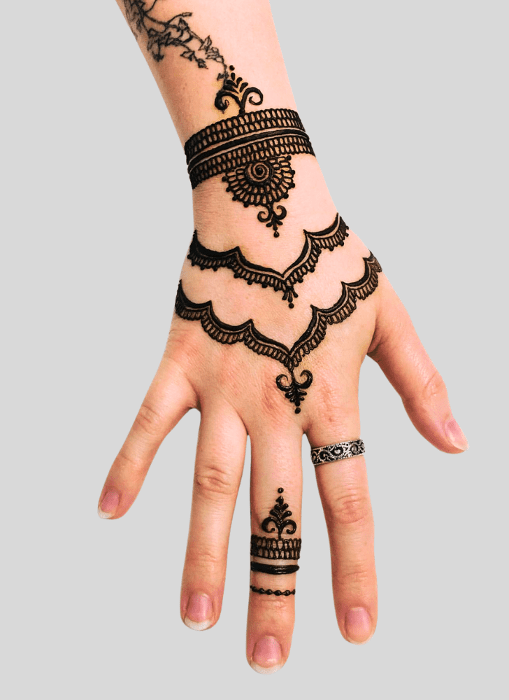 Captivating Urban Henna Design
