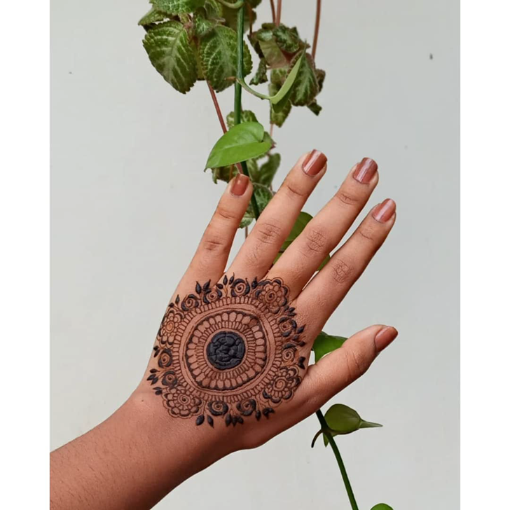 Bewitching Abu Dhabi Henna Design