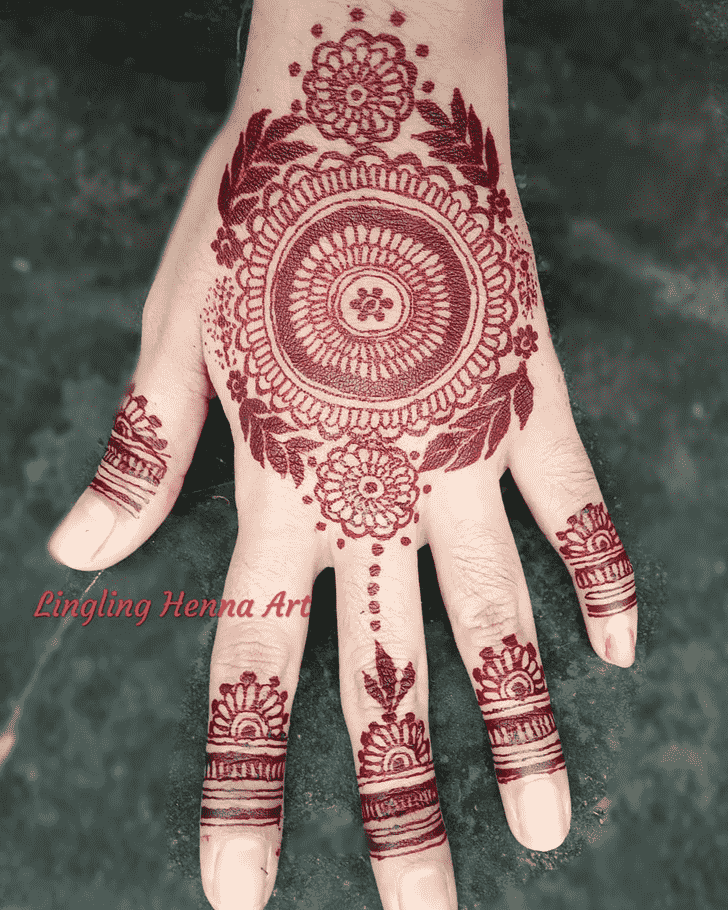 Slightly Actor Henna Design