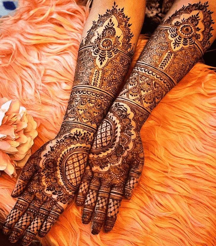 Shapely Allahabad Henna Design