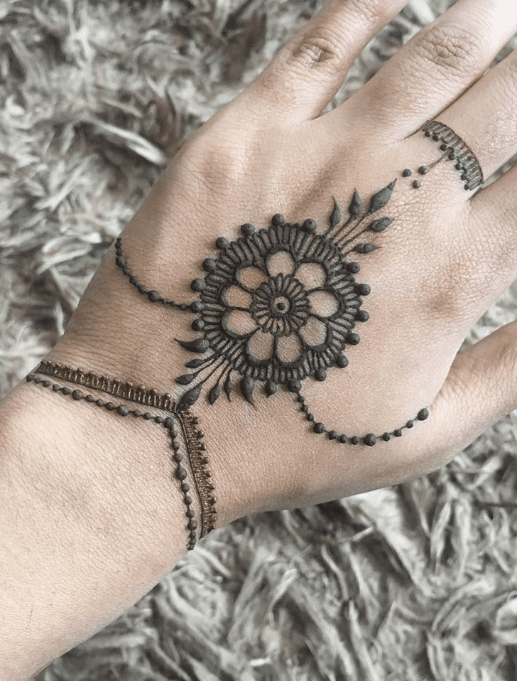 Cute Alluring Henna Design