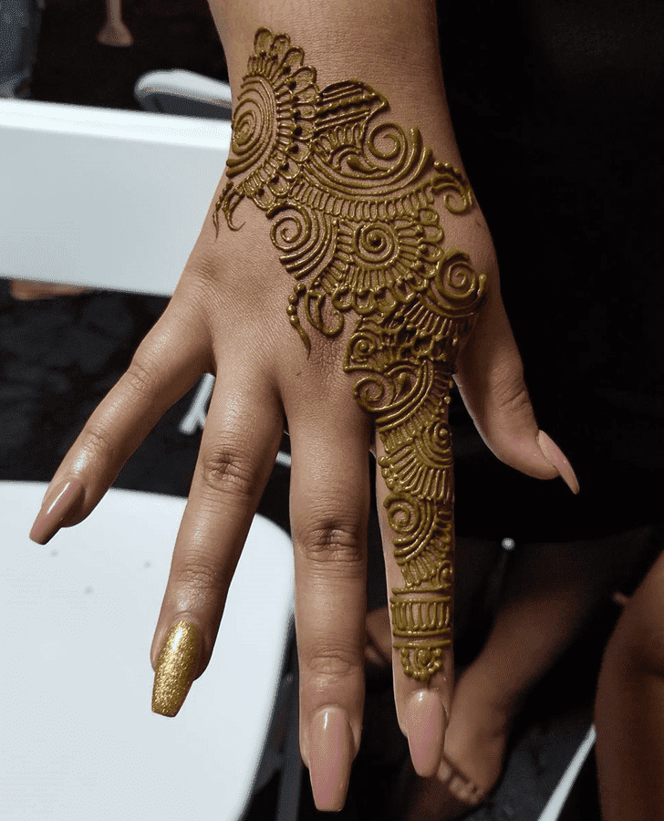 Adorable Arabic Henna Design