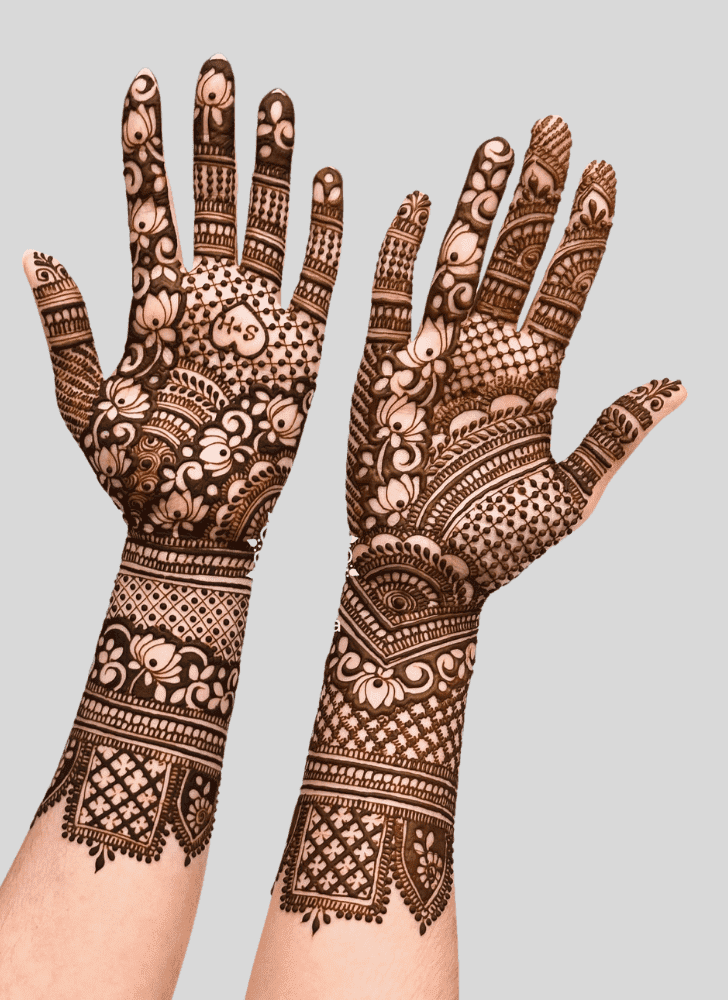 Alluring Artistic Henna Design