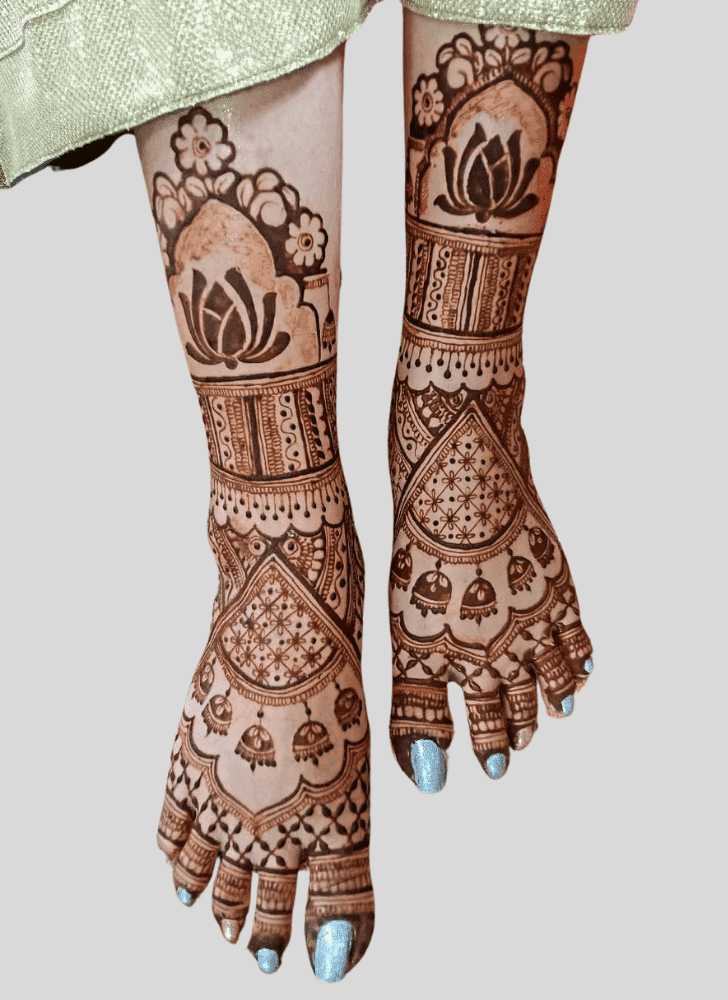 Enthralling Artistic Henna Design