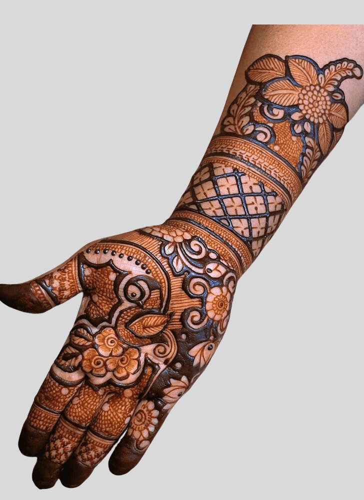 Enticing Artistic Henna Design