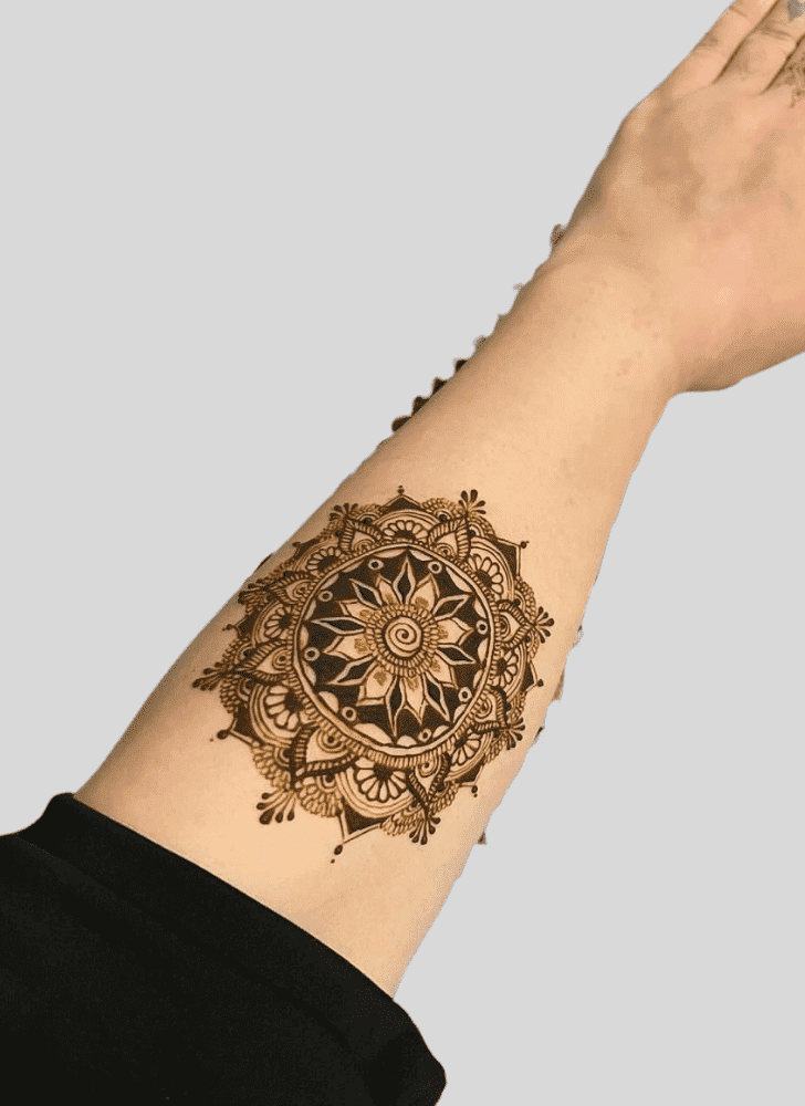 Mesmeric Artistic Henna Design