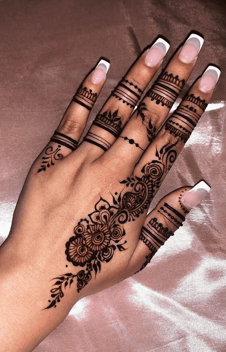 Good Looking Attractive Henna Design