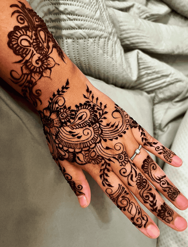 Slightly Attractive Henna Design