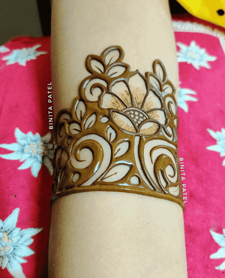 Graceful Austria Henna Design