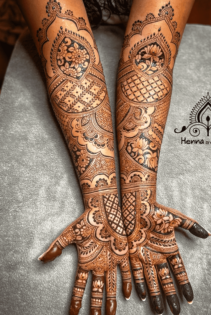 Exquisite Awesome Henna Design
