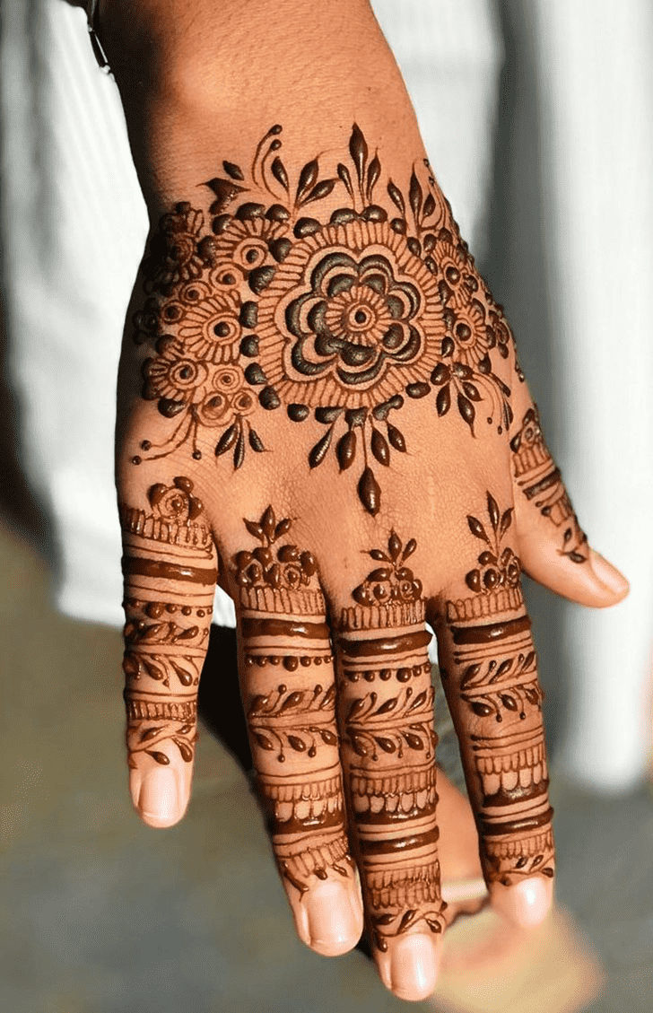 Resplendent Awesome Henna Design