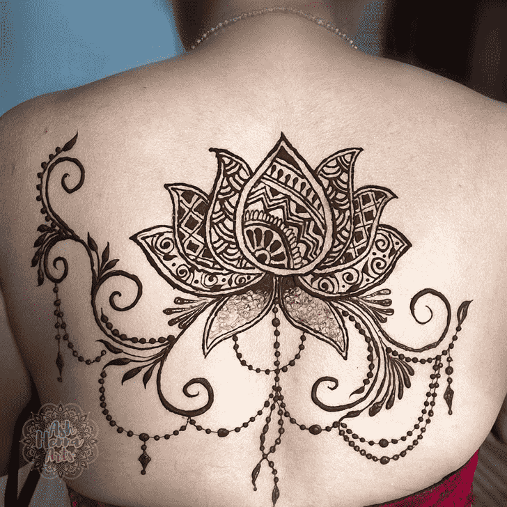 Admirable Back Mehndi design