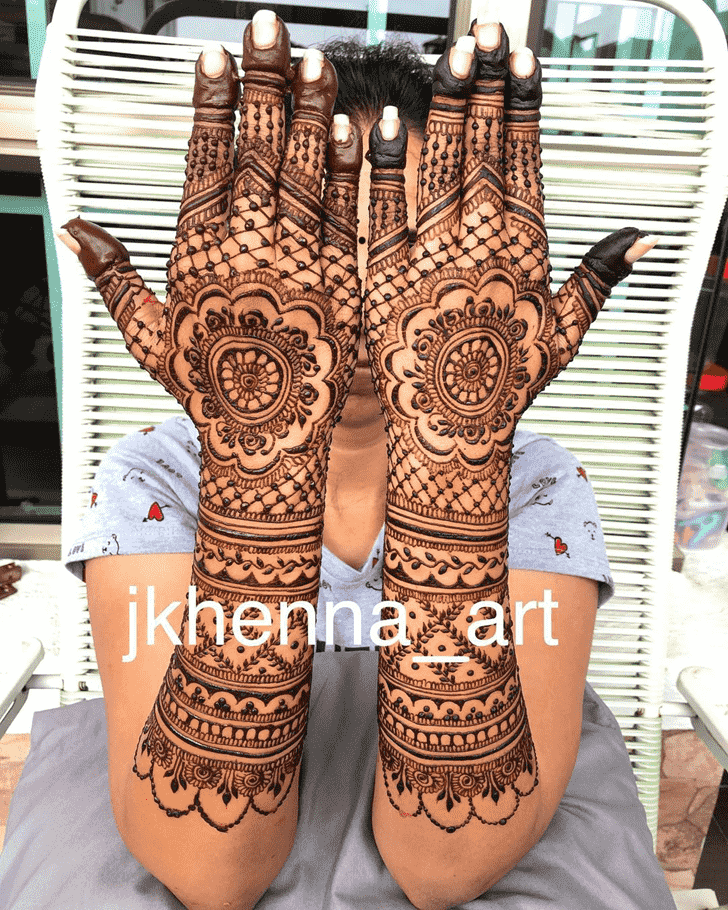 Beauteous Badghis Henna Design