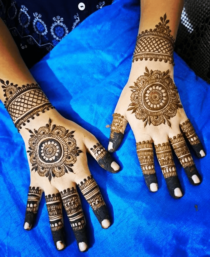 Bewitching Bahawalpur Henna Design