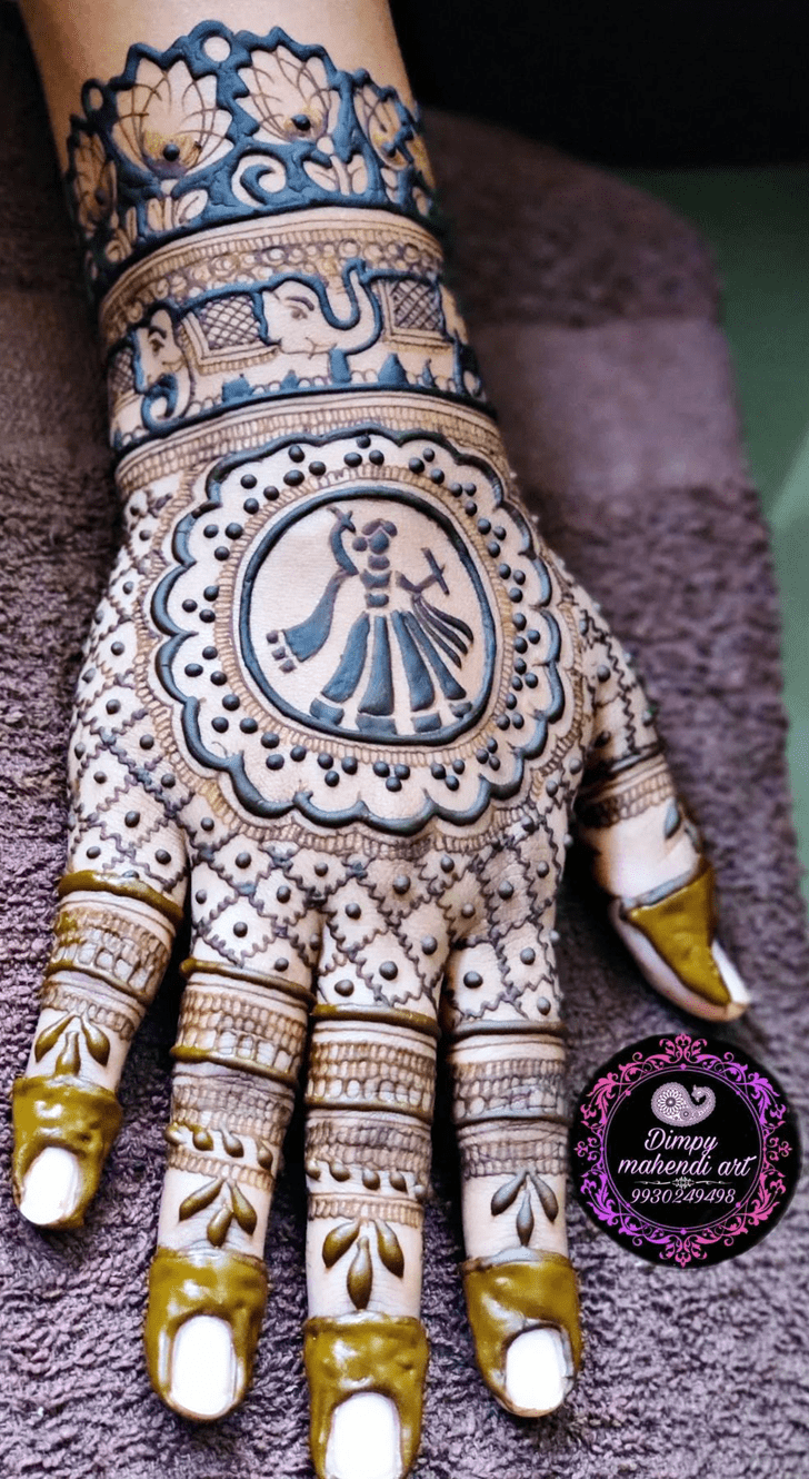 Fetching Bahawalpur Henna Design