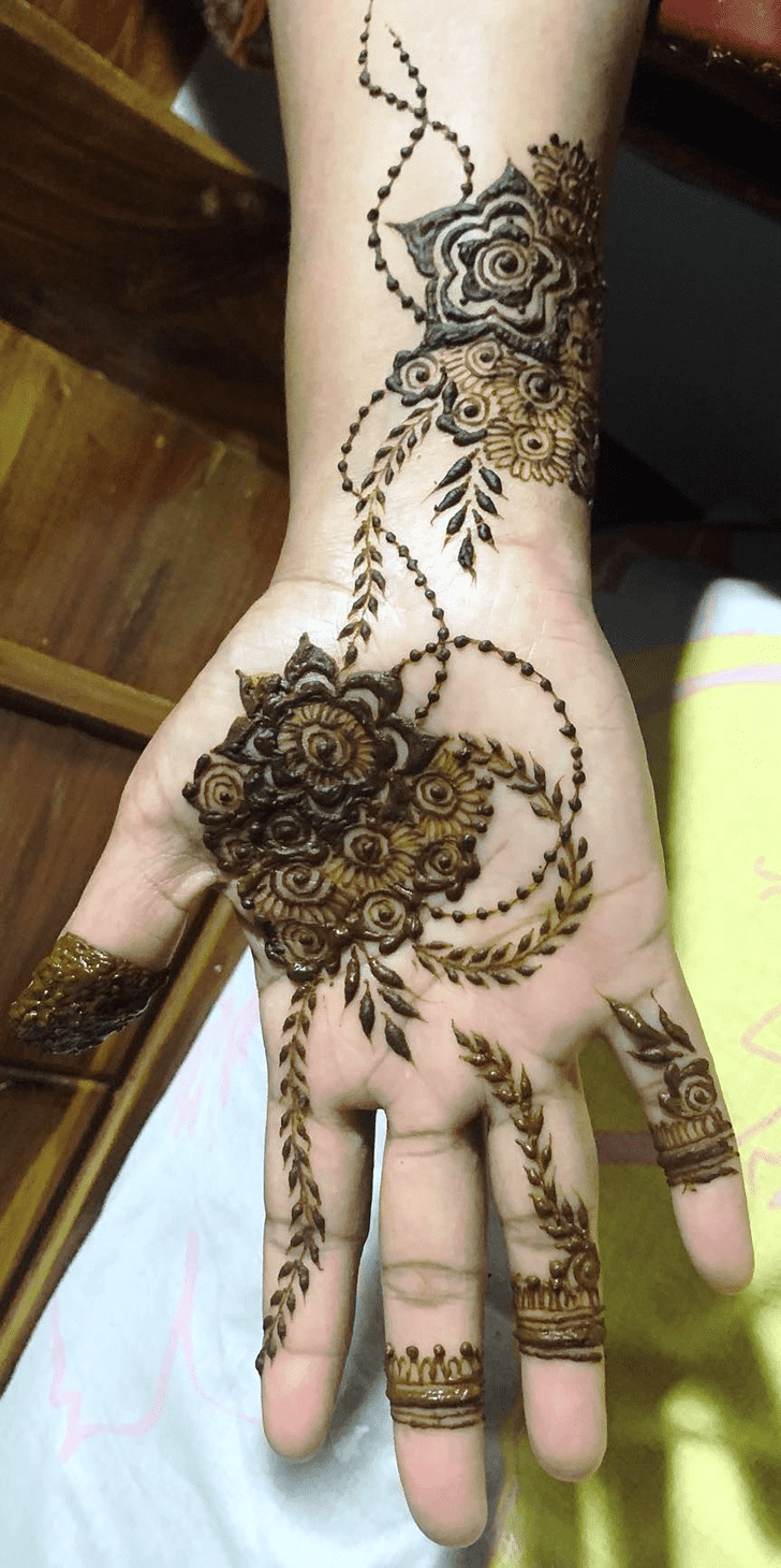 Lovely Bahawalpur Mehndi Design