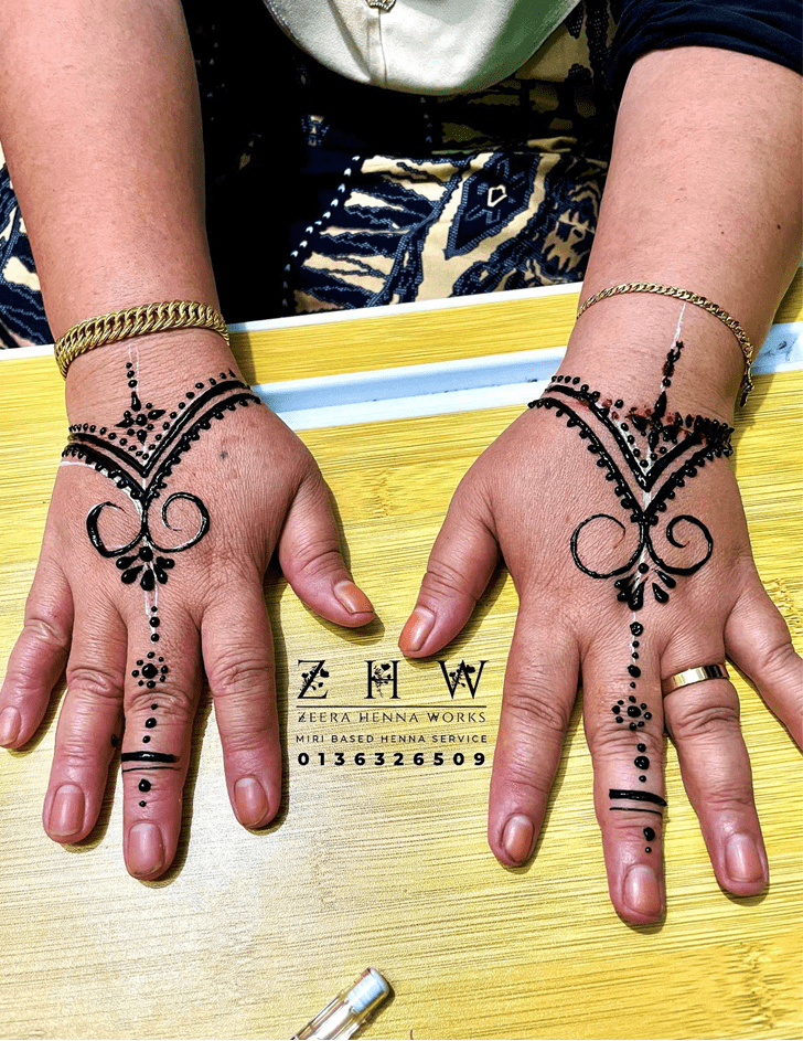 Slightly Bahawalpur Henna Design