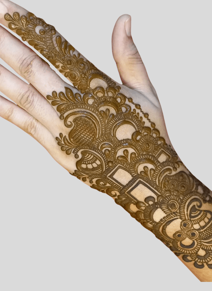 Good Looking Beauty Henna Design