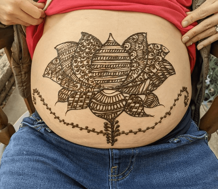 Admirable Belly Button Mehndi Design