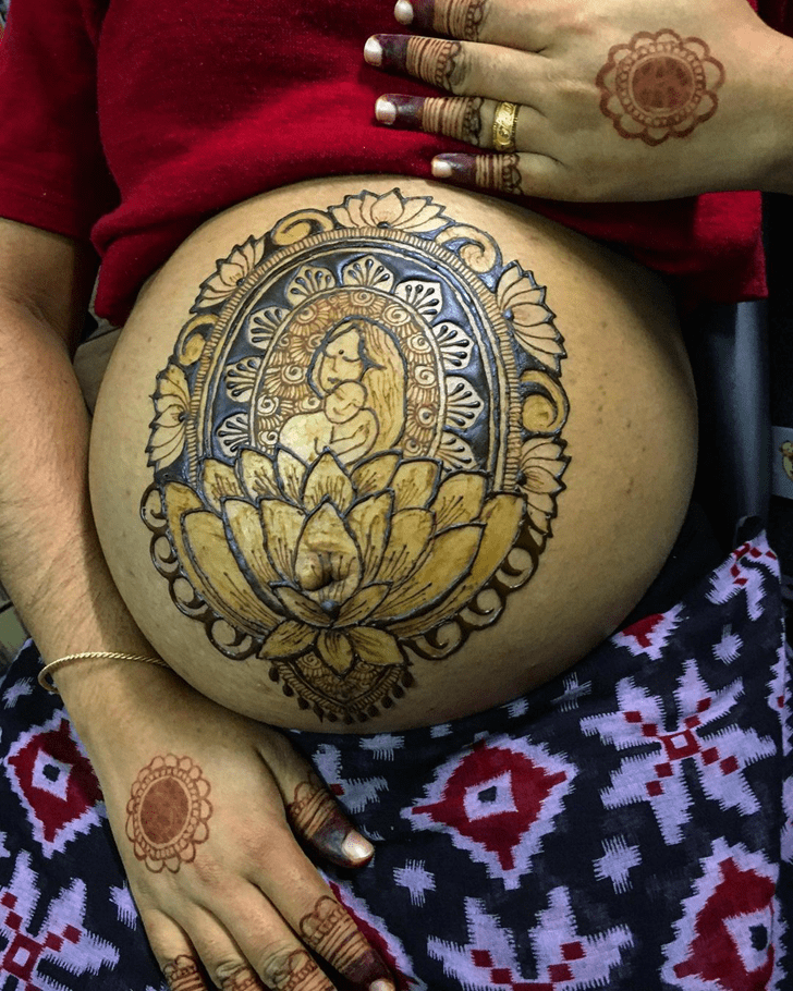 Elegant Belly Button Henna Design