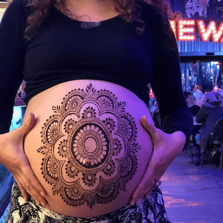 Grand Belly Button Henna Design