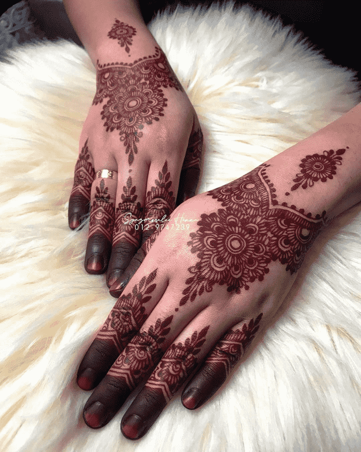 Fascinating Berlin Henna Design