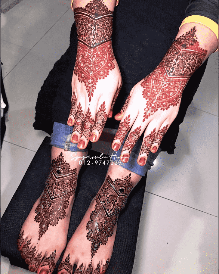 Fetching Berlin Henna Design