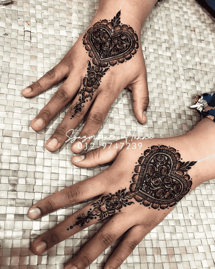 Graceful Berlin Henna Design