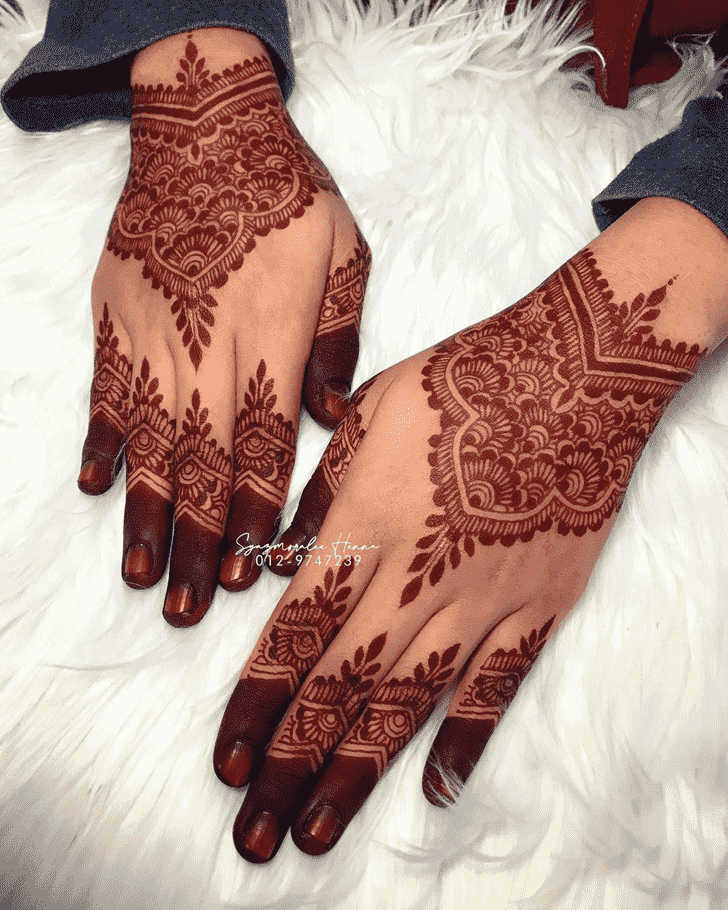 Radiant Berlin Henna Design