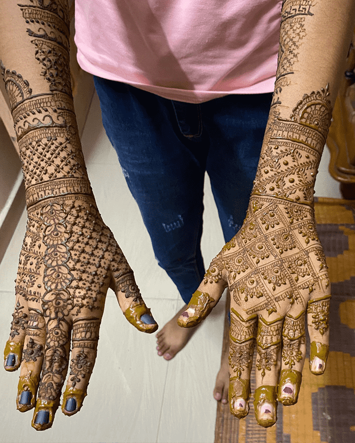 Graceful Bhai Dooj Special Henna Design