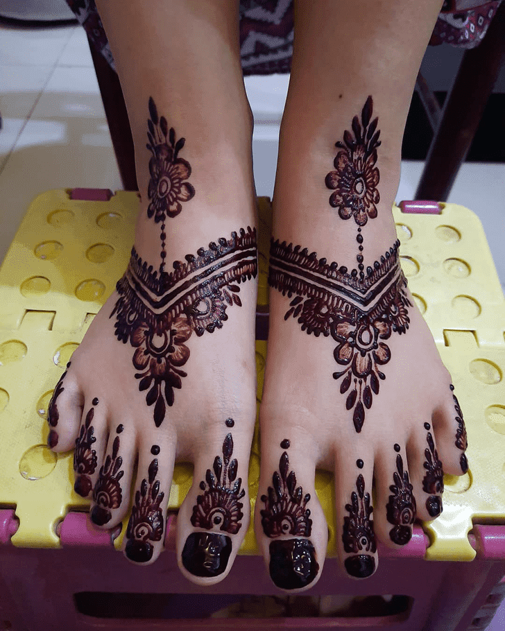 Inviting Bharatpur Henna Design