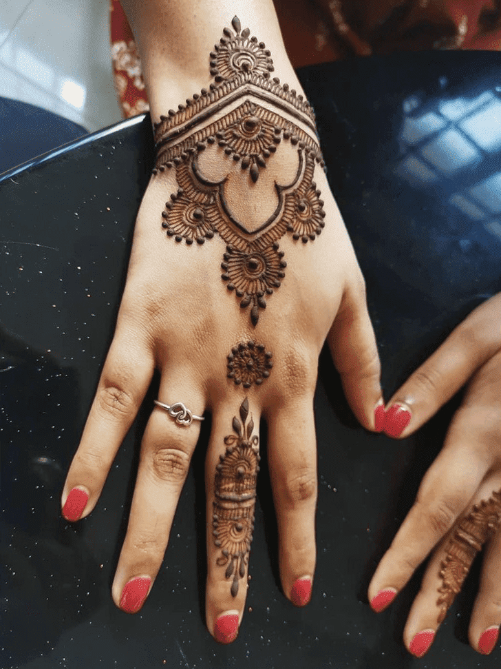 Mesmeric Bharatpur Henna Design