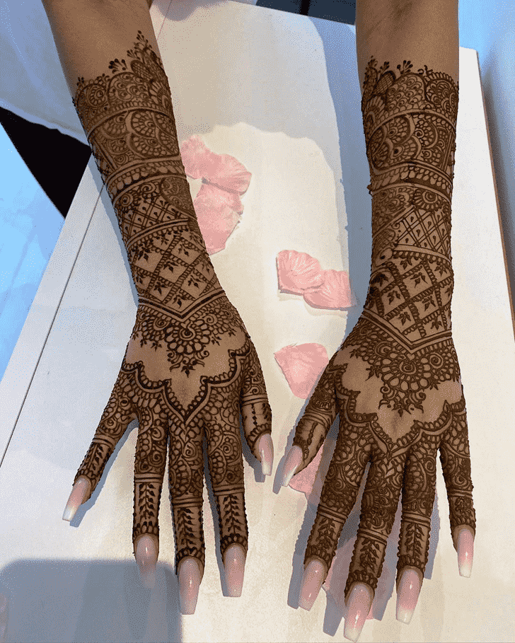 Shapely Bhopal Henna Design