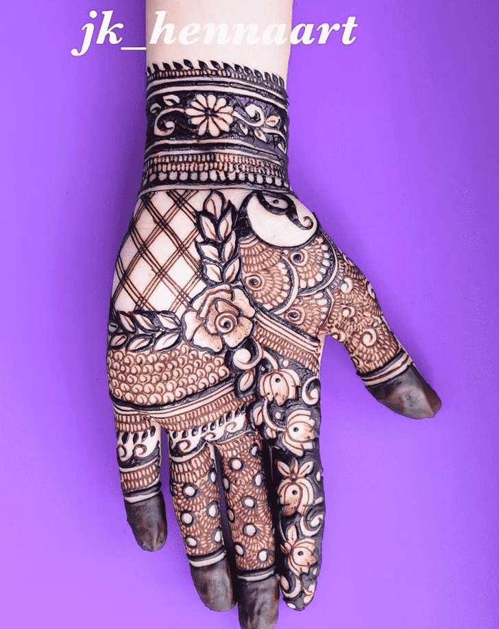 Captivating Bhuj Henna Design