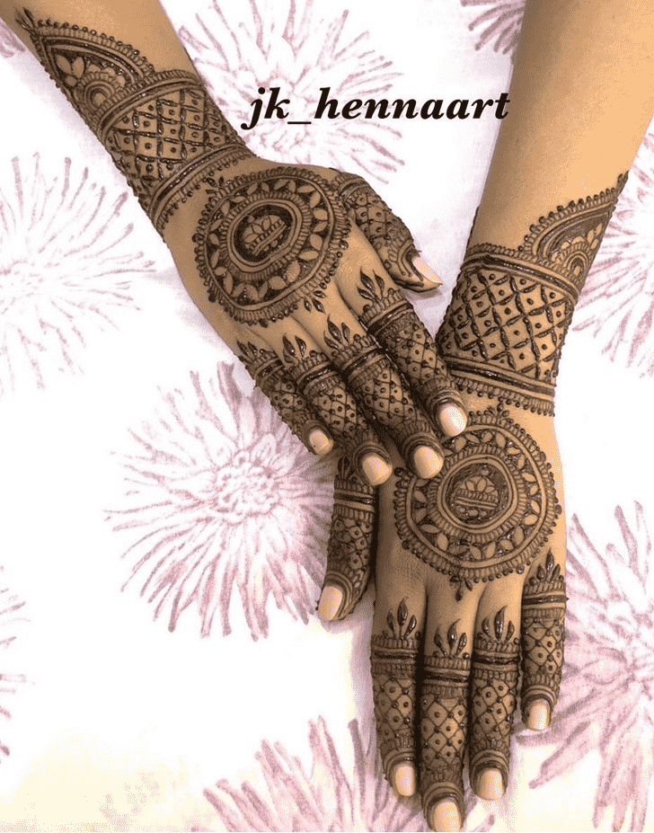 Enticing Bhuj Henna Design