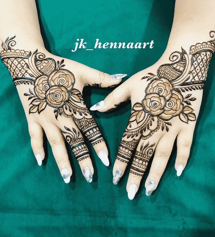 Resplendent Bhuj Henna Design