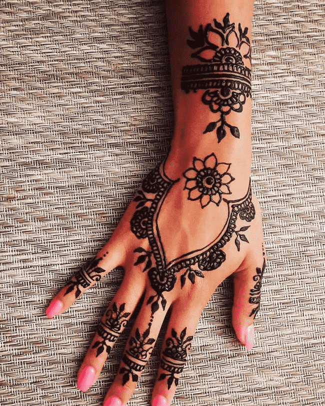 Adorable Biratnagar Henna Design