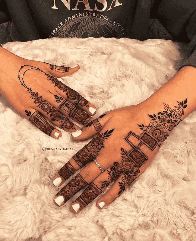 Inviting Biratnagar Henna Design