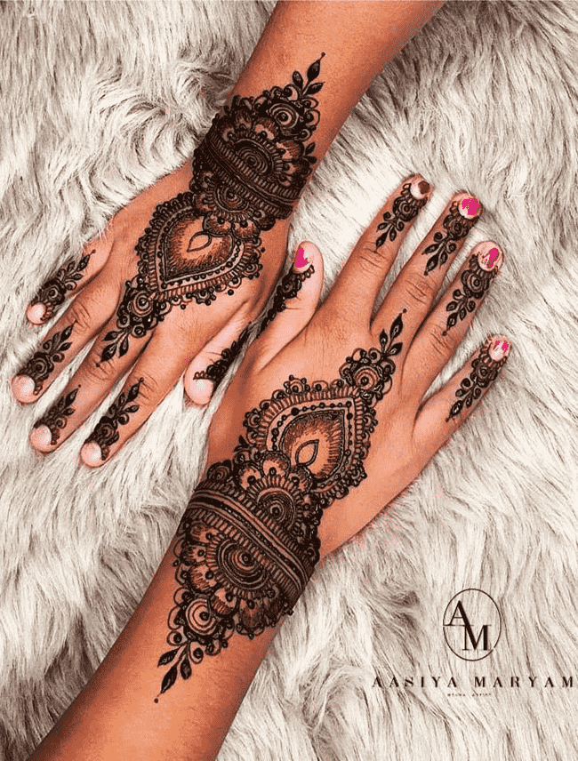 Shapely Biratnagar Henna Design