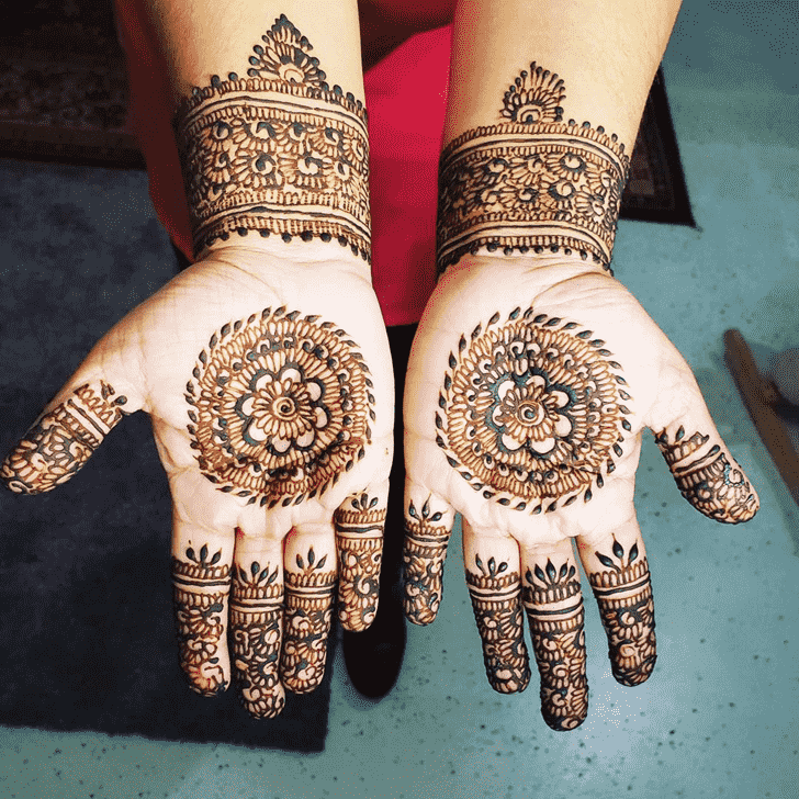 Lovely Bollywood Mehndi design