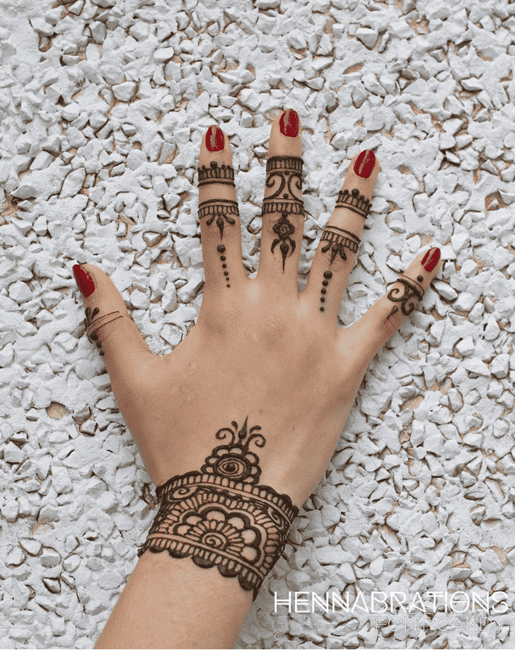 Delicate Bracelet Henna Design