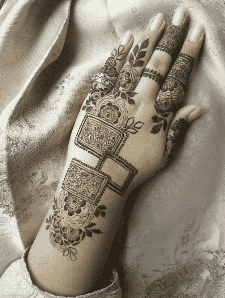 Refined Bridal Henna Design