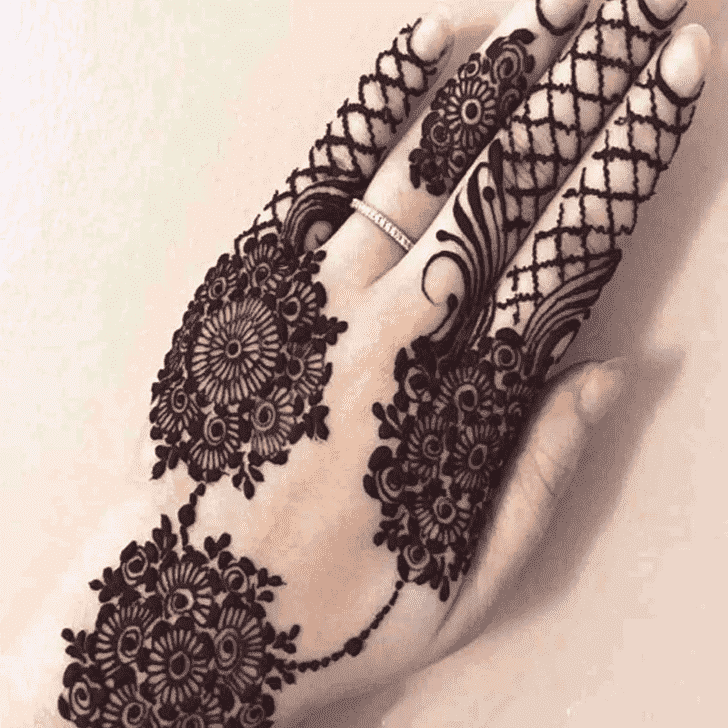 Pretty Canada Henna Design