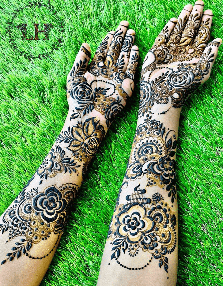 Fascinating Celebrity Henna Design